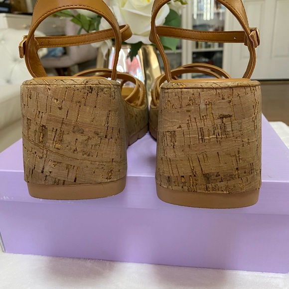 MADDEN GIRL WOMEN’S VAULT STRAPPY PLATFORM WEDGE SANDALS COLOR TAN SIZE: 10 - Picture 9 of 10